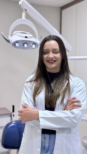 Dra. Lorena Carneiro em seu consultório
